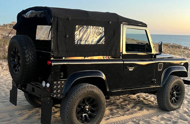 Land Rover Defender • 2001 • 143,000 km 3