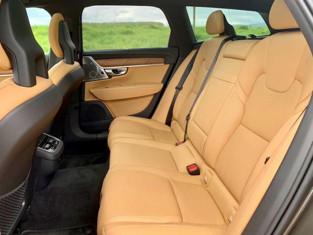 Volvo V90 • 2017 • 119,000 km 6