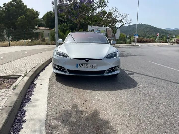 Tesla Model S • 2017 • 40,940 km 3