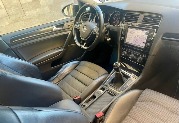 Volkswagen Golf • 2013 • 199,000 km 3