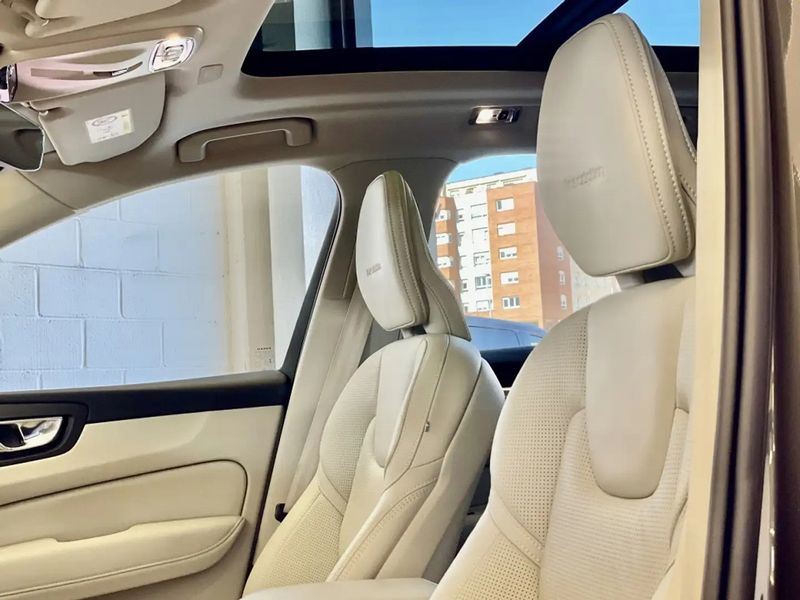 Volvo XC60 • 2019 • 50,100 km 12