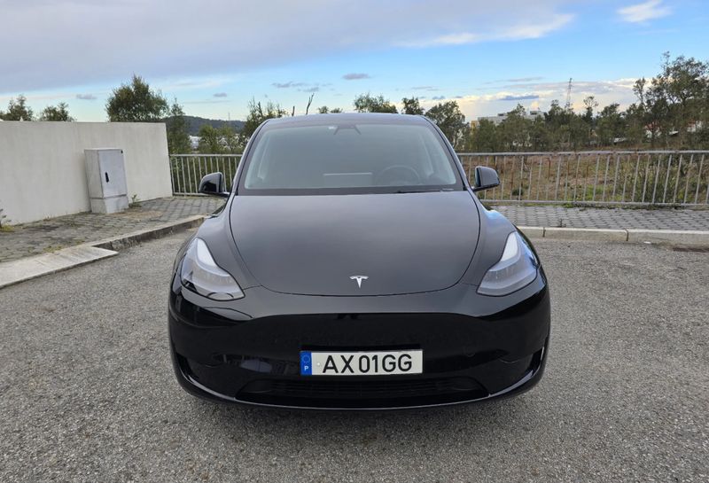 Tesla Model Y • 2023 • 83,000 km 1