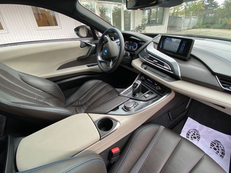 BMW i8 • 2015 • 132,108 km 8