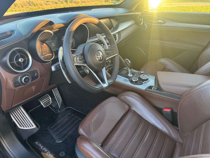Alfa Romeo Stelvio • 2018 • 97,000 km 4
