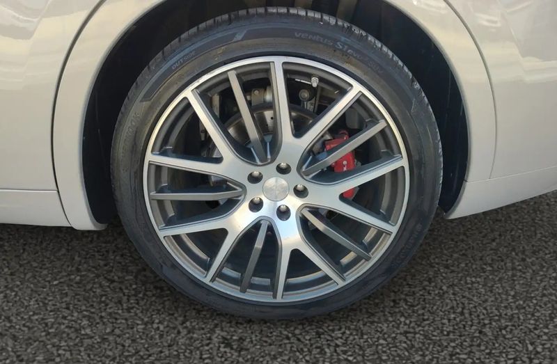 Maserati Levante • 2017 • 15,348 km 9