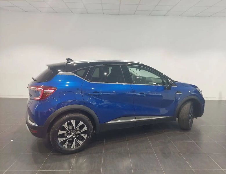 Renault Captur • 2023 • 8,238 km 3