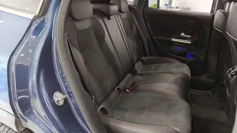 Mercedes-Benz 200 - 300 • 2021 • 34,237 km 10