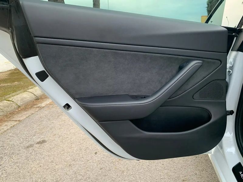 Tesla Model 3 • 2021 • 49,245 km 9