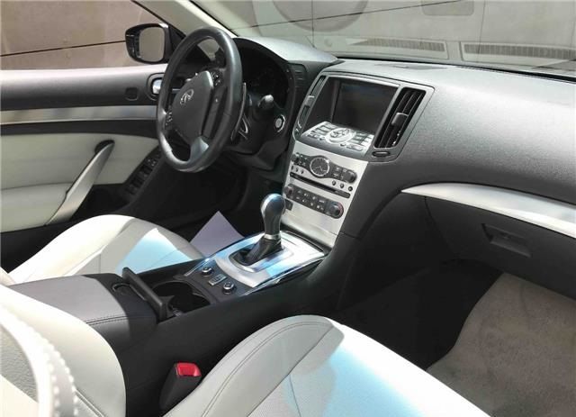 Infiniti G Convertible • 2012 • 147,000 km 3