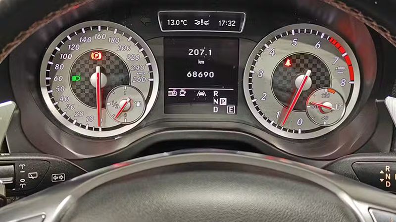 Mercedes-Benz A-Class • 2013 • 68,690 km 15