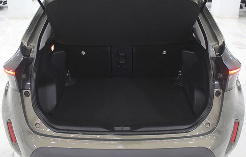 Toyota Yaris • 2022 • 49,095 km 10