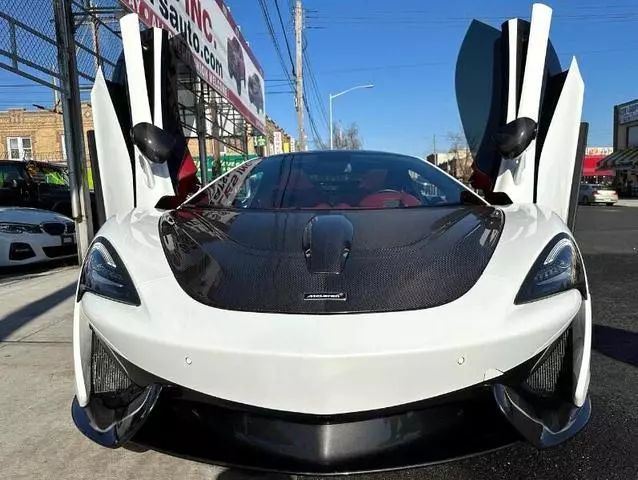 McLaren 570GT • 2017 • 33,696 km 2