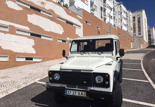 Land Rover Defender • 2004 • 99,999 km 1