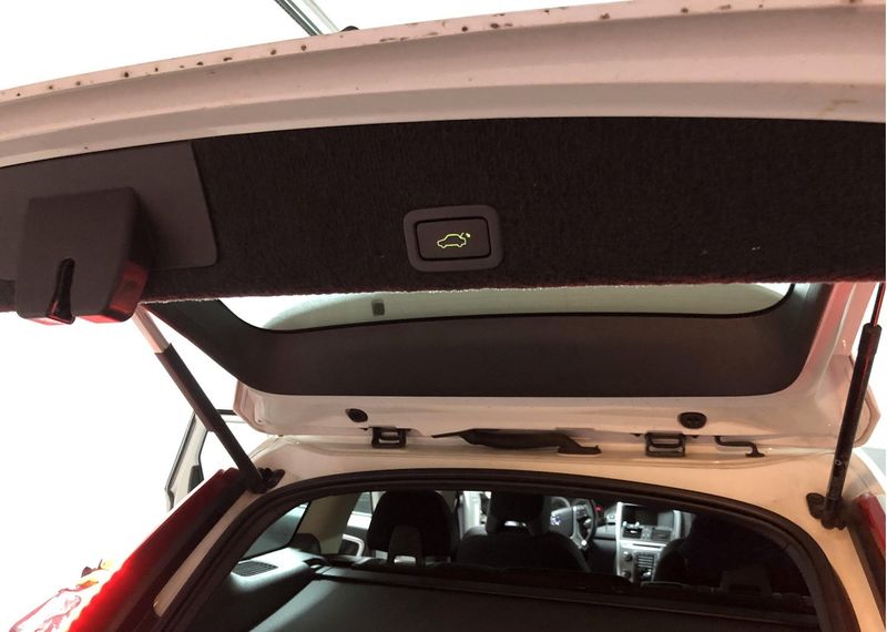 Volvo 460 • 2011 • 250,000 km 2