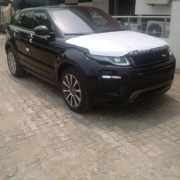 Land Rover Range Rover Velar • 2017 • 2 km 3