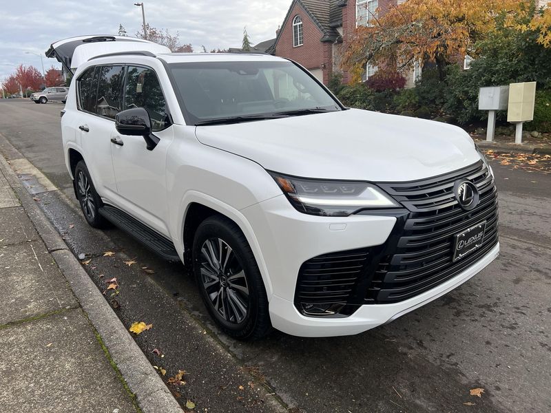 Lexus LX • 2022 • 30,192 km 1