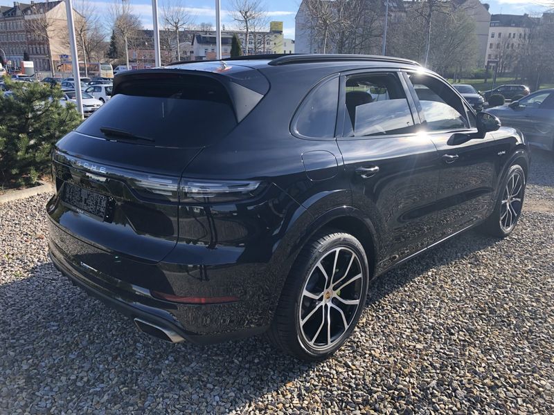 Porsche Cayenne • 2018 • 95,000 km 3