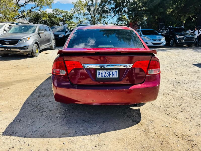 Honda Civic • 2010 • 121,000 mi 7