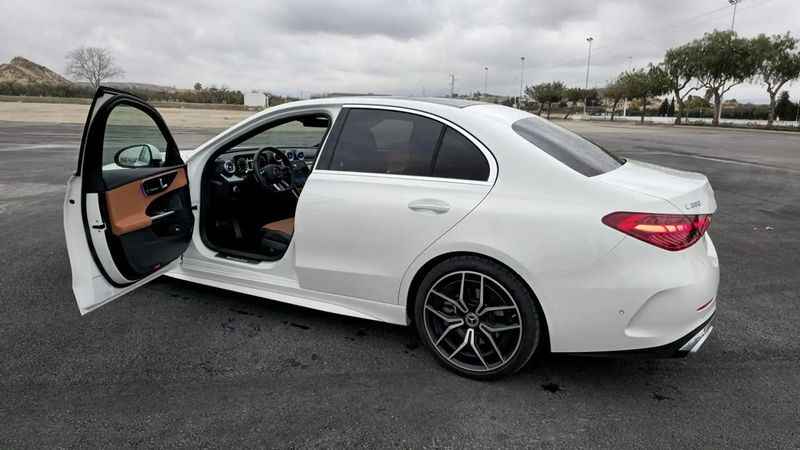 Mercedes-Benz C • 2022 • 16,000 km 5