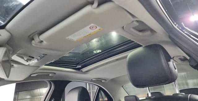 Mercedes-Benz C-Class • 2015 • 98,000 km 23