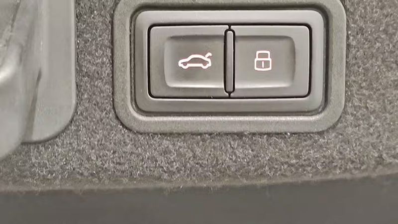 Audi A8 Long • 2015 • 84,288 km 22