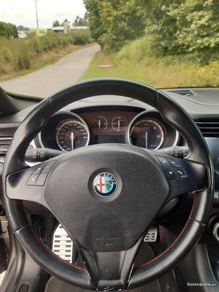 Alfa Romeo Giulietta • 2010 • 240,000 km 4