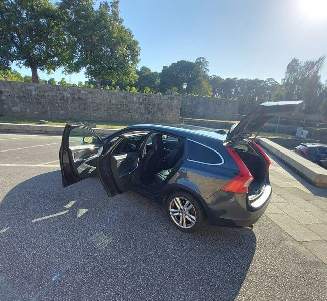 Volvo V60 • 2011 • 350,000 km 3