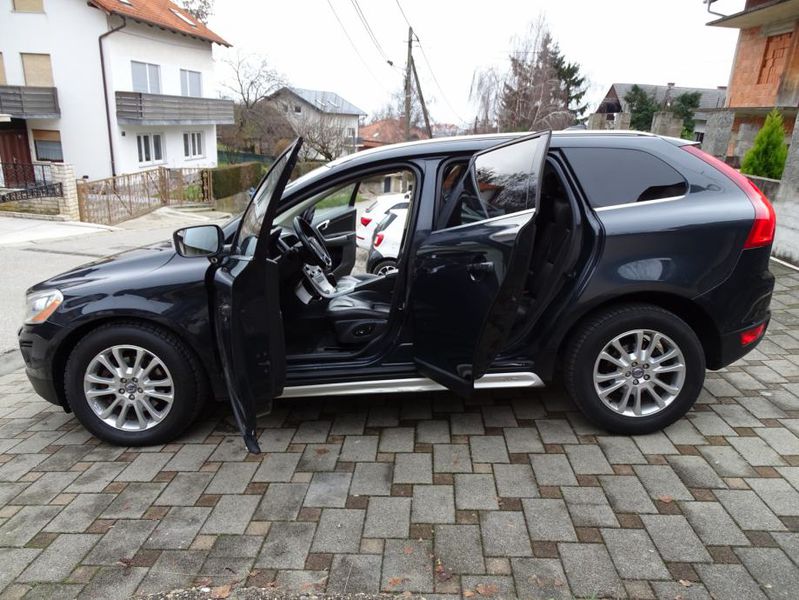 Volvo XC60 • 2010 • 172,864 km 2