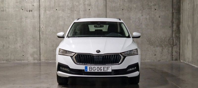Škoda Octavia • 2023 • 7,550 km 2