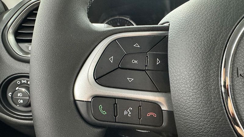 Jeep Renegade • 2023 • 123 km 16