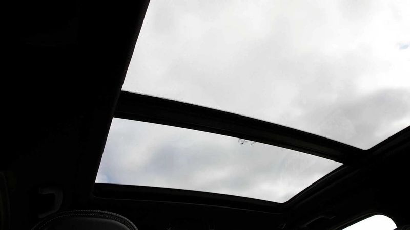 BMW X3 • 2020 • 25,900 km 11