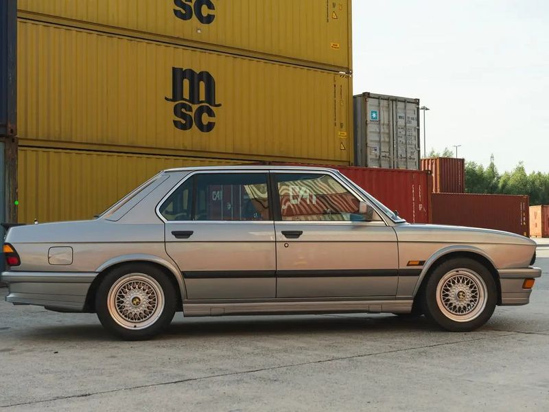 BMW M5 • 1987 • 151,000 km 1