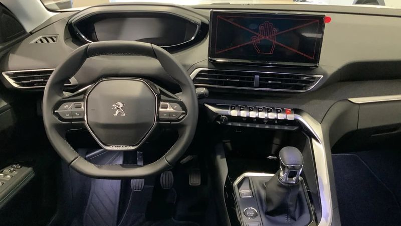 Peugeot 3008 • 2023 • 5,200 km 3