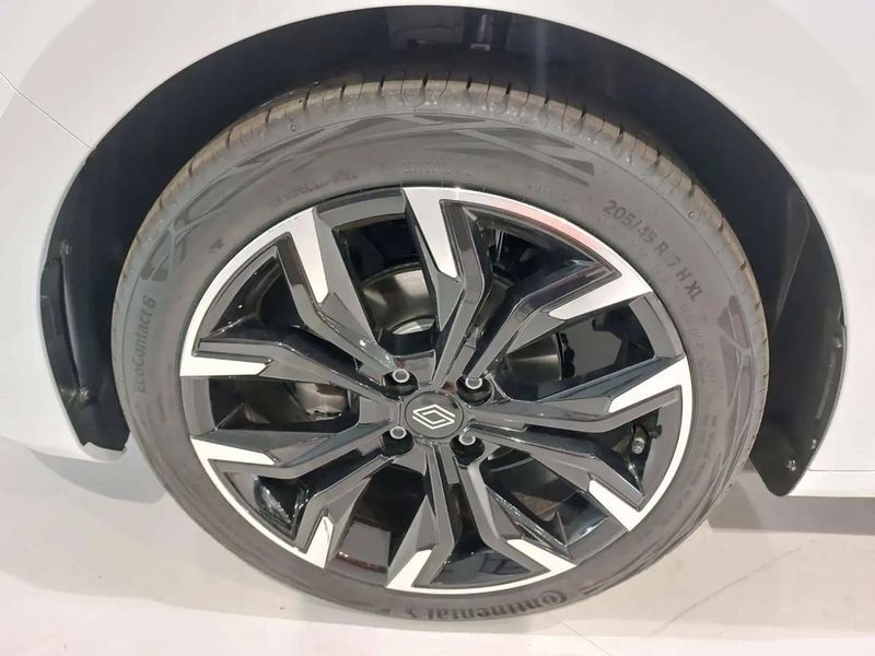 Renault Clio • 2024 • 11,000 km 12