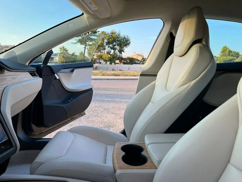 Tesla Model S • 2019 • 50,960 km 5