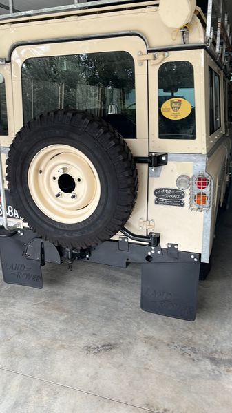 Land Rover 109 • 1982 • 3,600 km 22