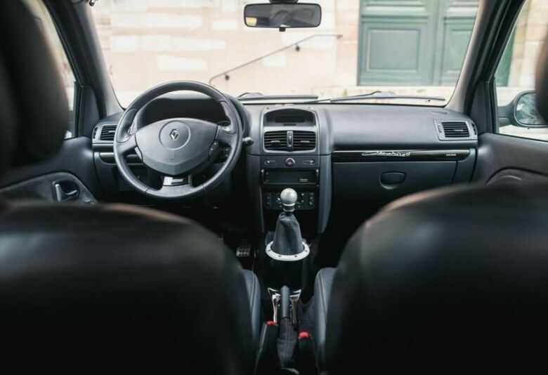 Renault Clio • 2006 • 82,500 km 2