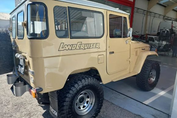 Toyota 4-Runner • 1985 • 273,000 km 2