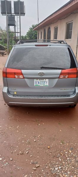 Toyota Sienna • 2005 • 2,110 km 3