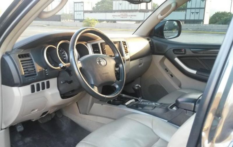 Toyota 4 Runner Limited • 2007 • 160,000 km 6