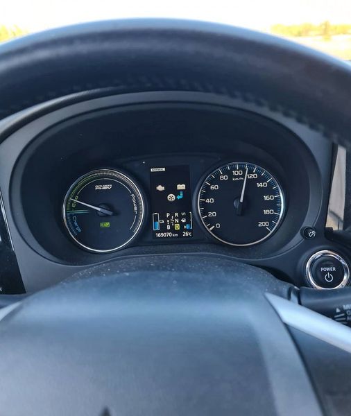 Mitsubishi Outlander • 2013 • 169,999 km 9