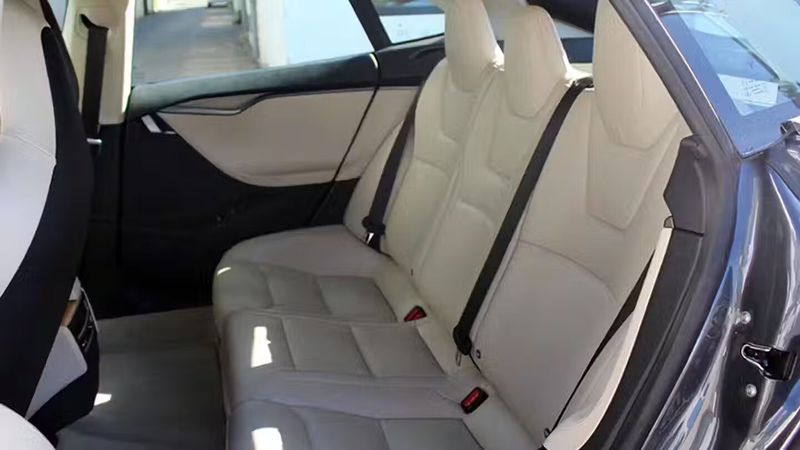 Tesla Model S • 2019 • 37,500 km 5