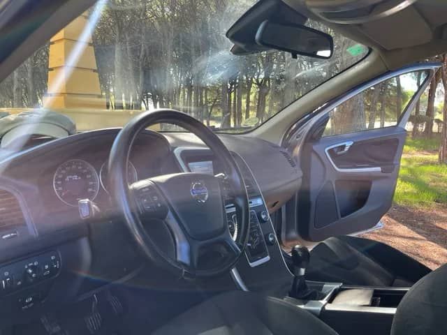 Volvo XC60 • 2011 • 215,000 km 4