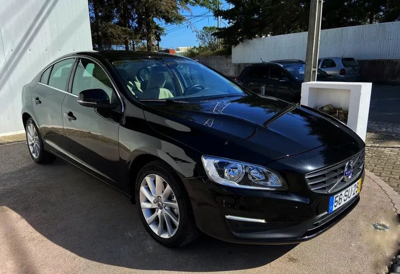Volvo V60 • 2017 • 42,000 km 2