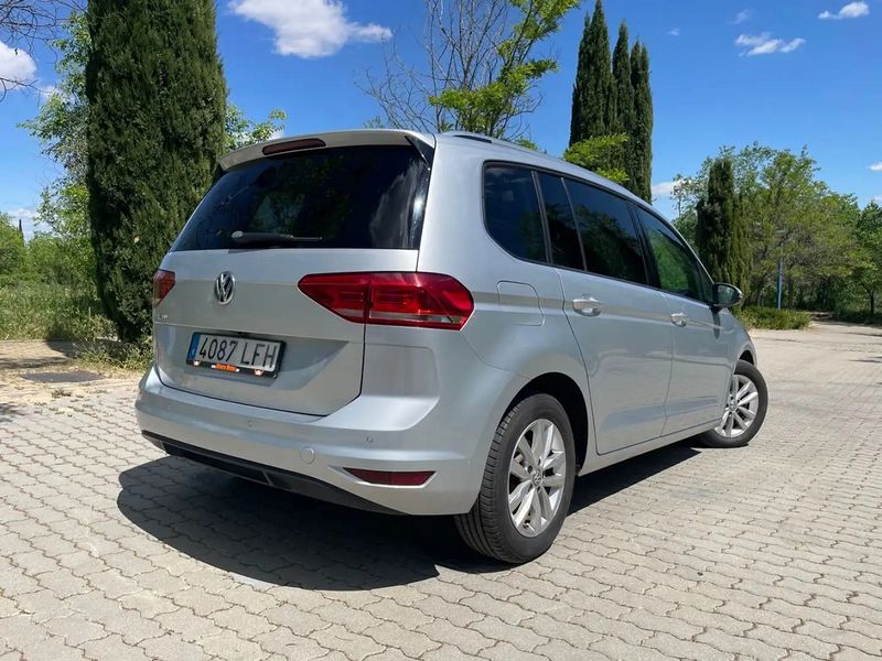 Volkswagen Touran • 2019 • 180,000 km 4