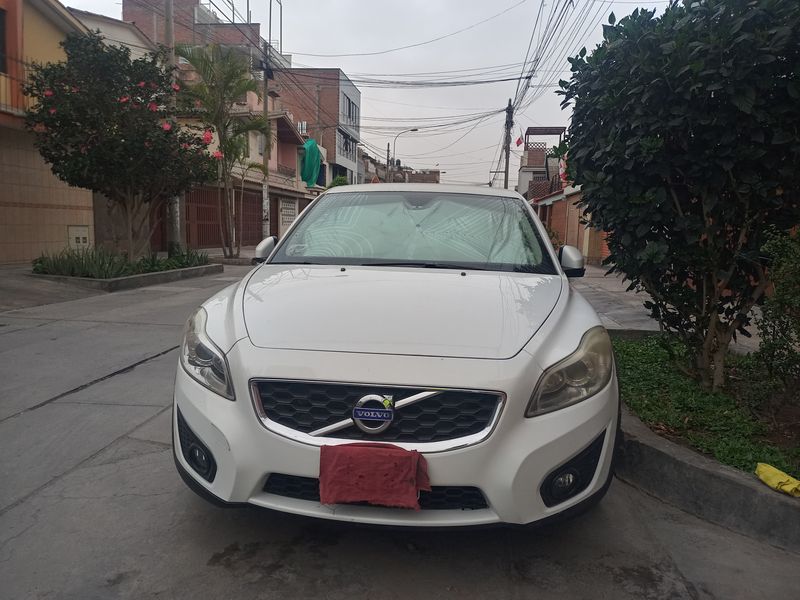 Volvo C30 • 2012 • 96,000 km 1