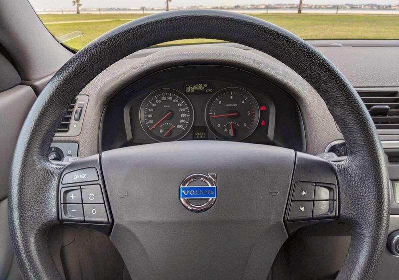 Volvo C30 • 2007 • 129,999 km 4