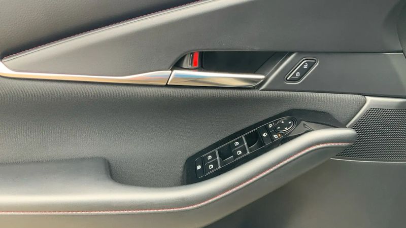 Mazda CX-30 • 2023 • 45,200 km 5