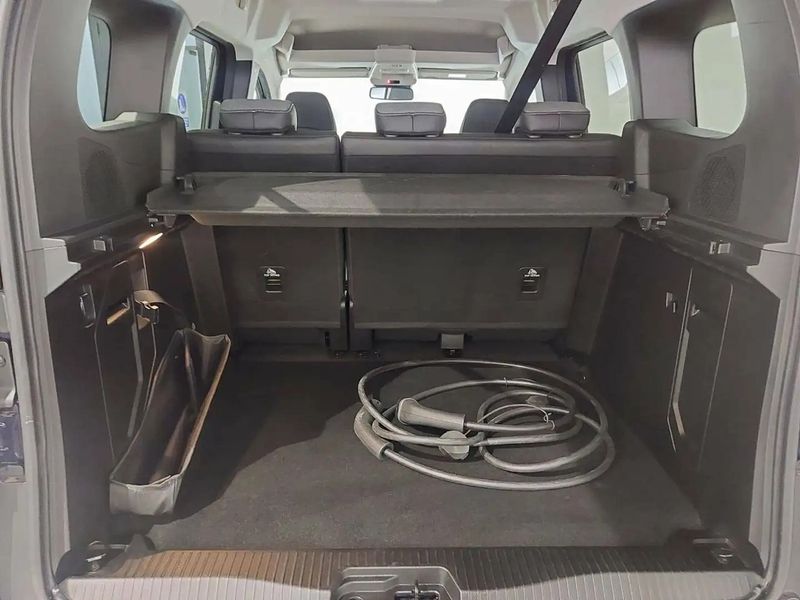 Renault Kangoo • 2023 • 12,222 km 8