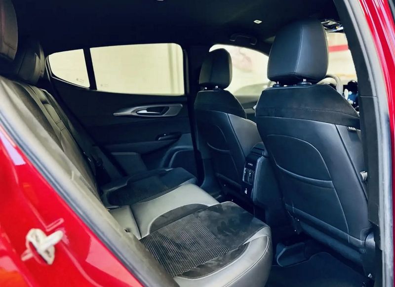 Alfa Romeo Giulia • 2022 • 75,000 km 12